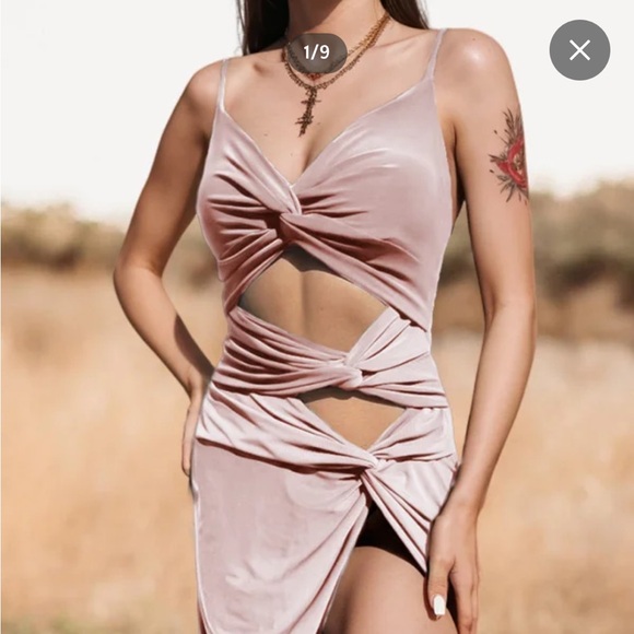 Dresses & Skirts - Light pink dress. New. Never worn. Very sassy.